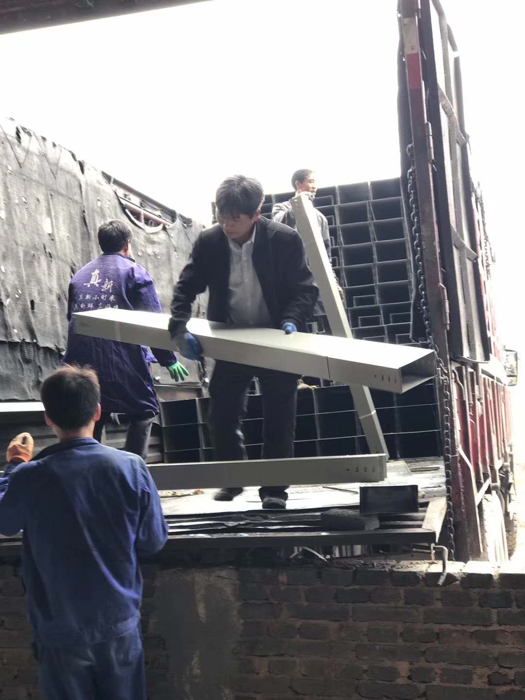 桥架.jpg 桥架.jpg