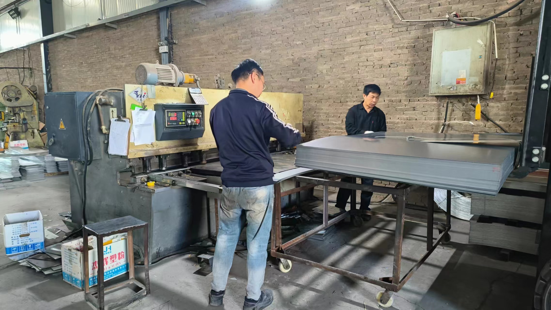 桥架材料是如何进行精准切割尺寸的